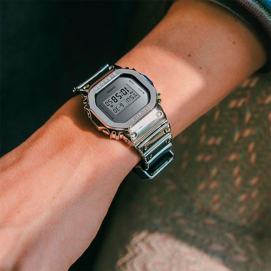 Наручные часы Casio GM-5600YM-8A8. Фото 4.