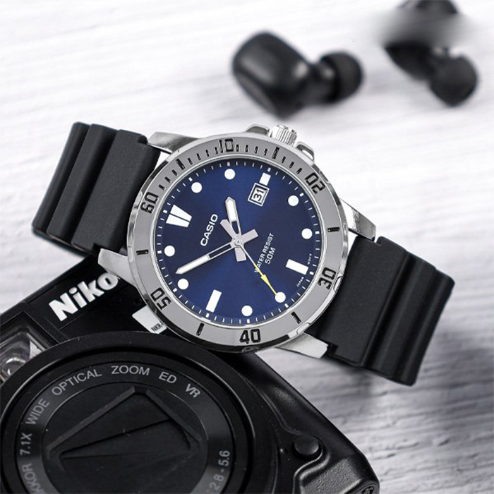 Наручные часы Casio MTP-VD01-2E. Фото 1.