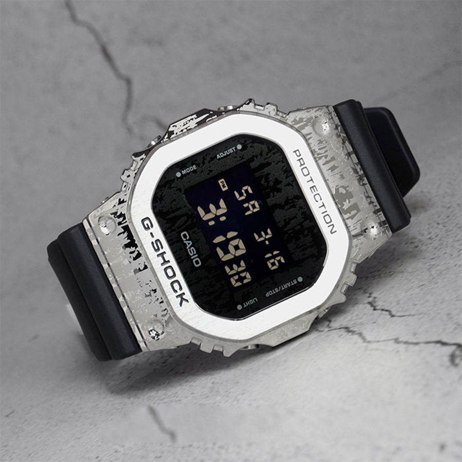 Наручные часы Casio GM-5600GC-1. Фото 5.