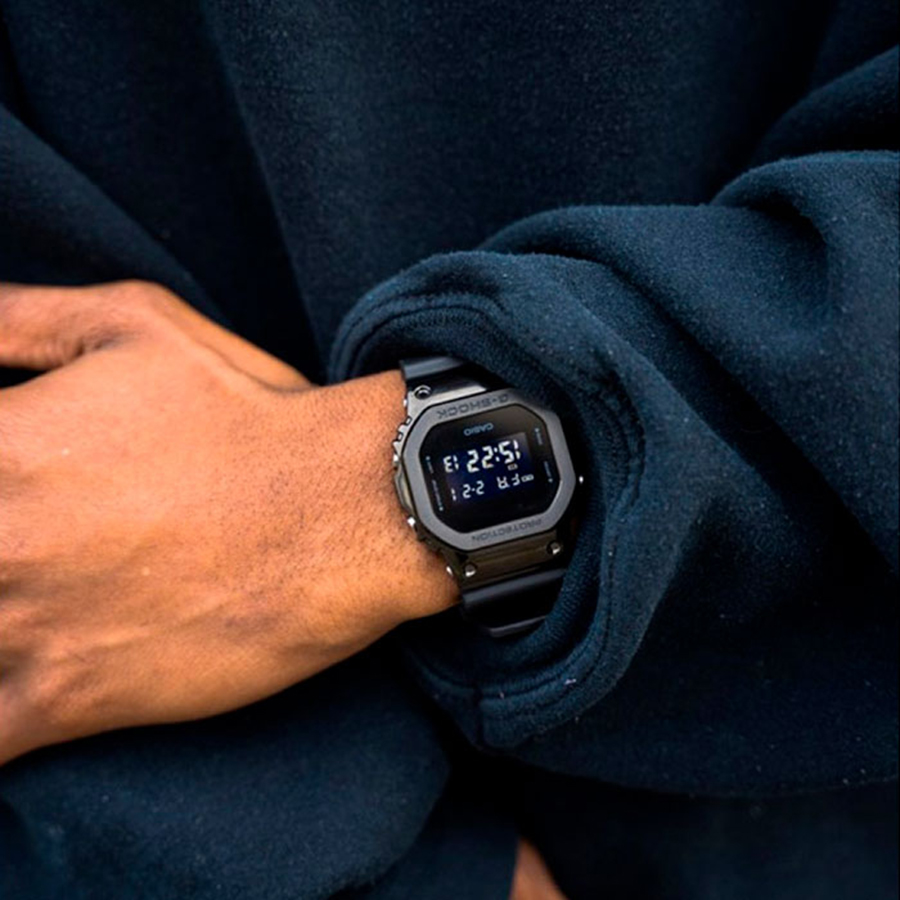 Наручные часы Casio GM-5600UB-1. Фото 1.