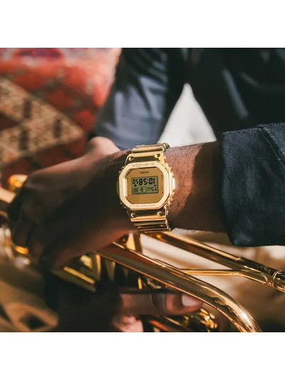 Наручные часы Casio GM-5600YMG-9. Фото 1.