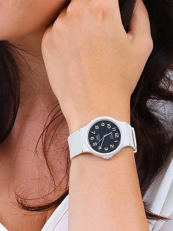 Наручные часы Casio MQ-24UC-8B. Фото 1.