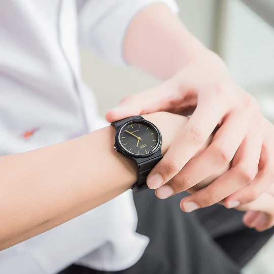 Наручные часы Casio MQ-24-1E. Фото 1.