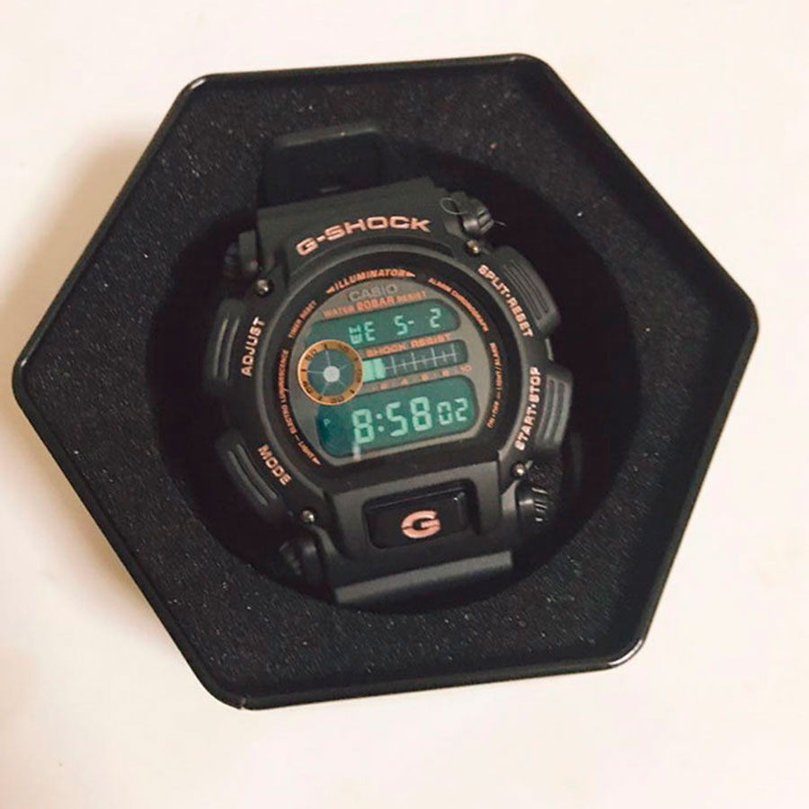 Наручные часы Casio DW-9052GBX-1A4. Фото 1.