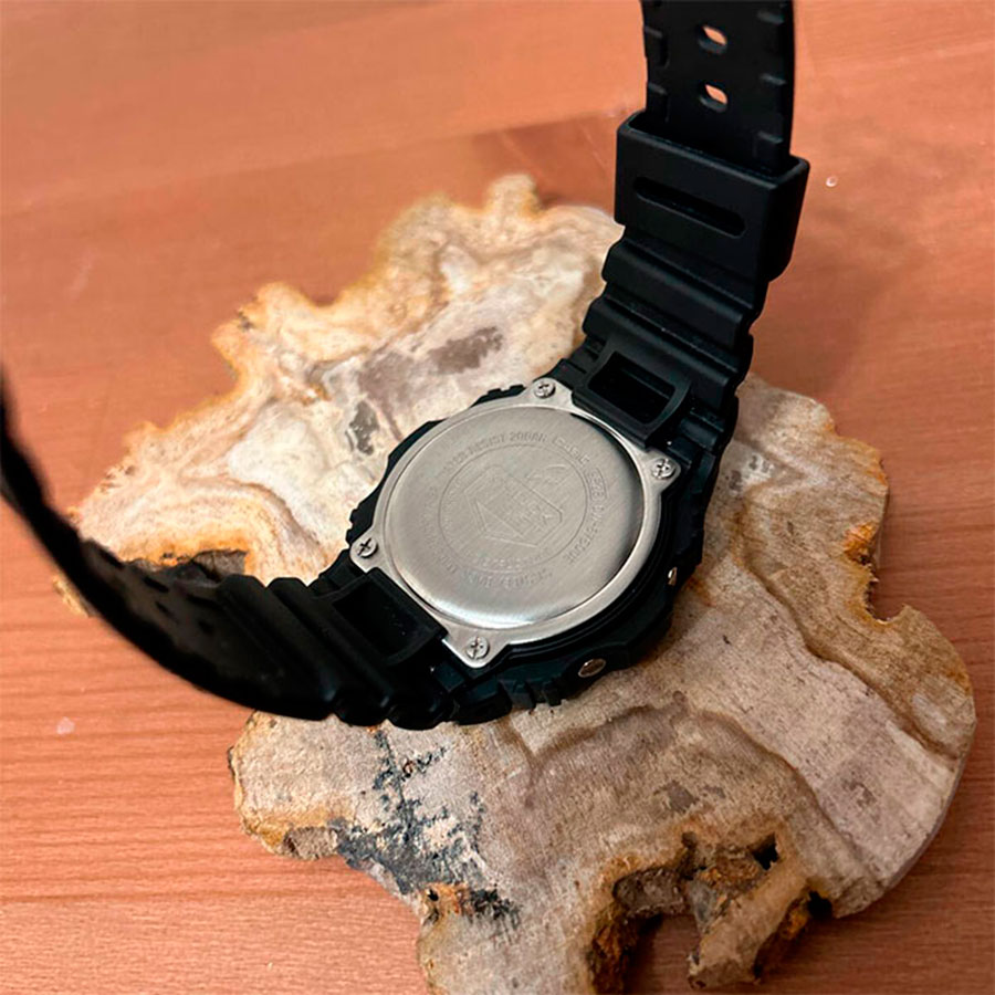 Наручные часы Casio DW-5750UE-1. Фото 1.