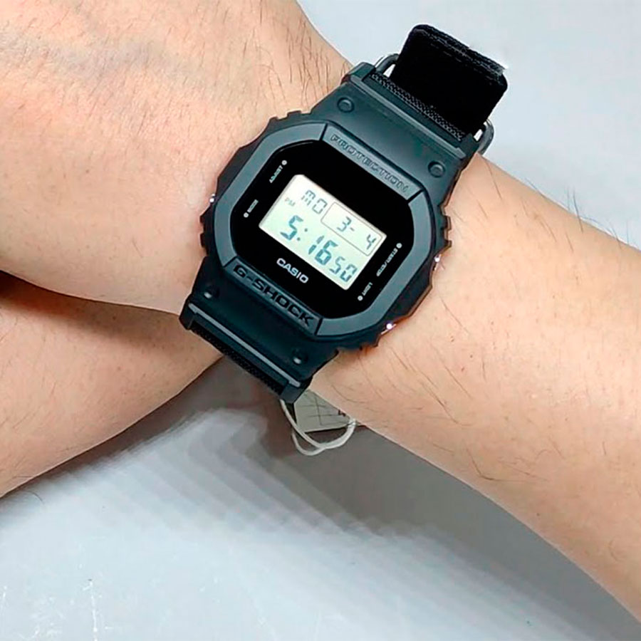 Наручные часы Casio DW-5600BCE-1. Фото 2.