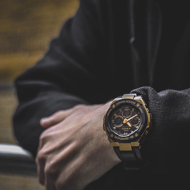 Наручные часы Casio GST-W300G-1A9. Фото 1.