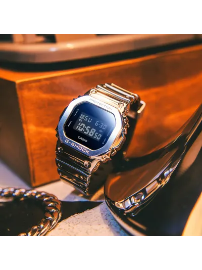 Наручные часы Casio GM-5600YM-8. Фото 1.