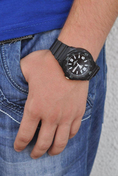 Наручные часы Casio MRW-200H-1B2. Фото 2.