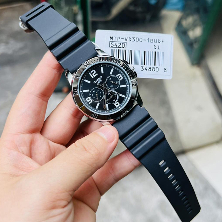 Наручные часы Casio MTP-VD300-1B. Фото 4.