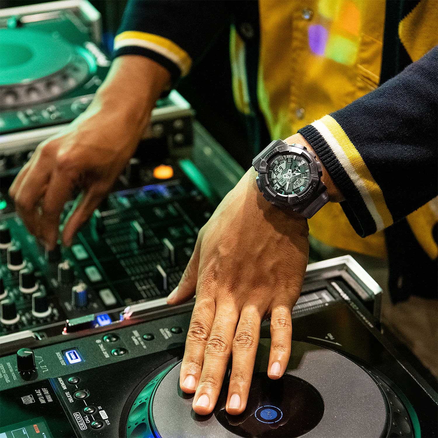 Наручные часы Casio GM-110MF-1A. Фото 4.