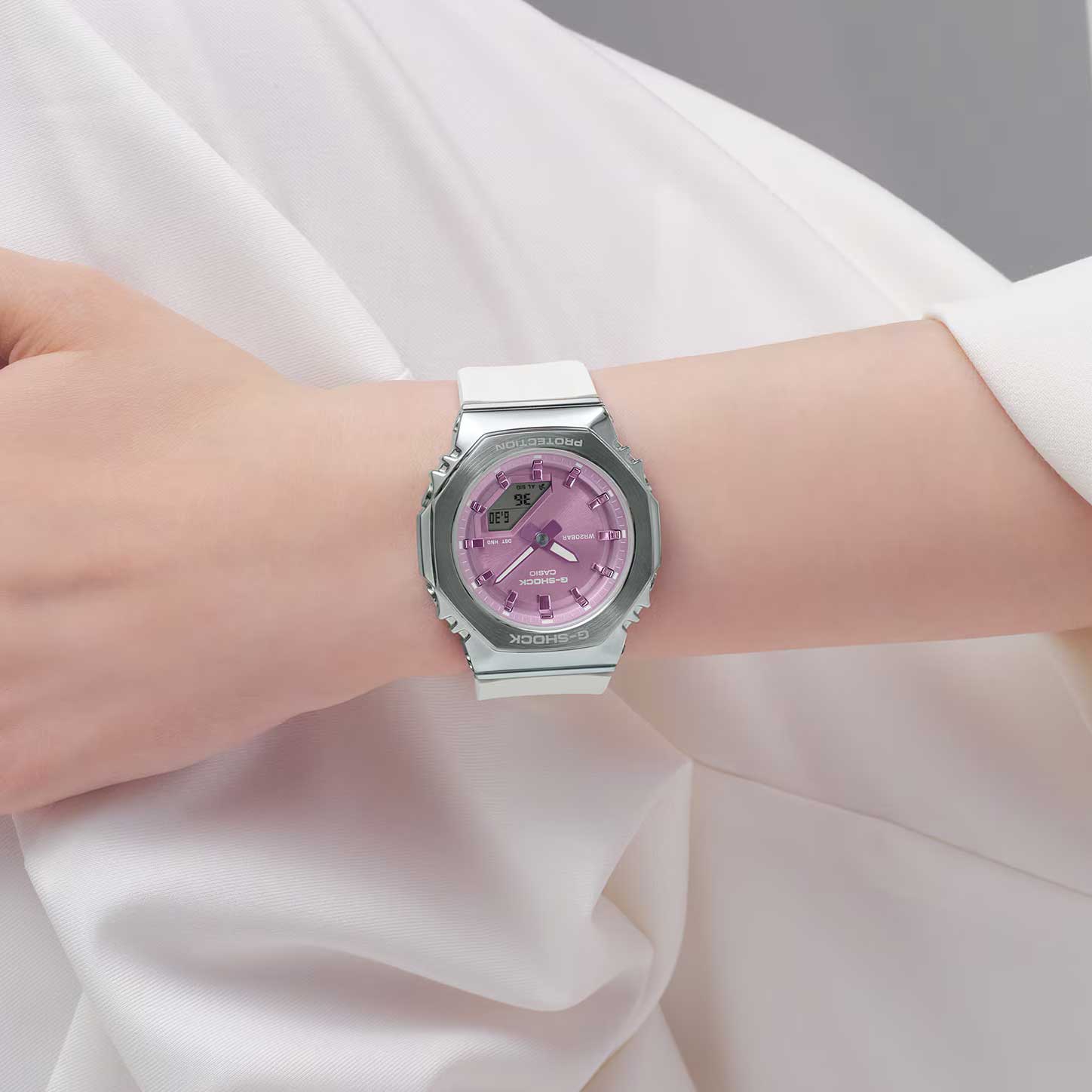 Наручные часы Casio GM-S2110-7A6. Фото 1.