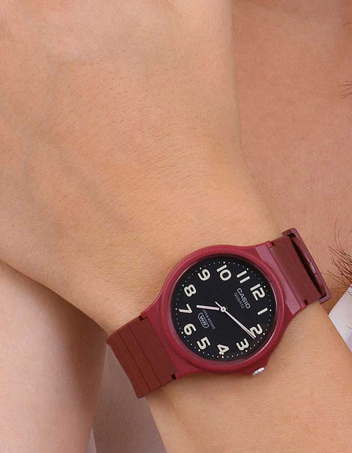 Наручные часы Casio MQ-24UC-4B. Фото 1.
