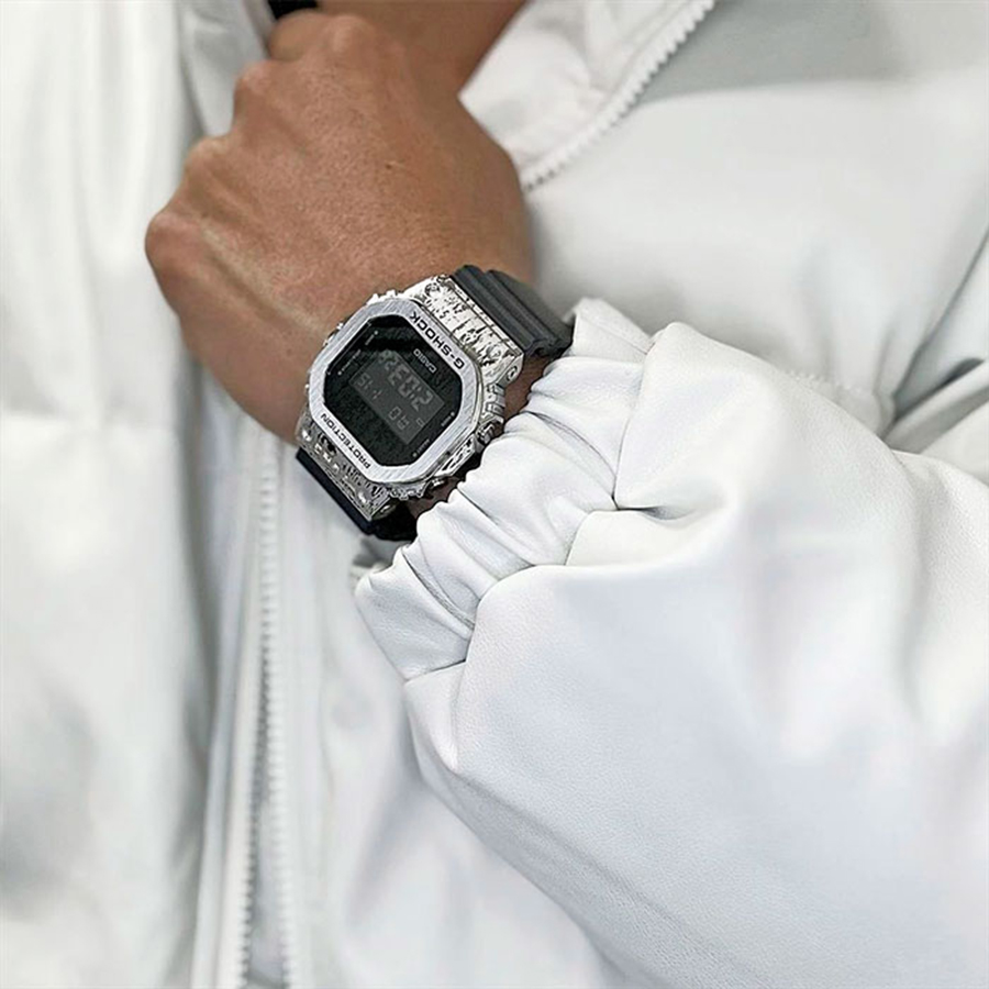 Наручные часы Casio GM-5600GC-1. Фото 4.