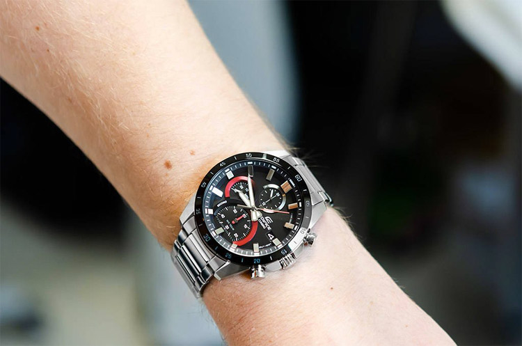 Наручные часы Casio EFR-571DB-1A1. Фото 1.