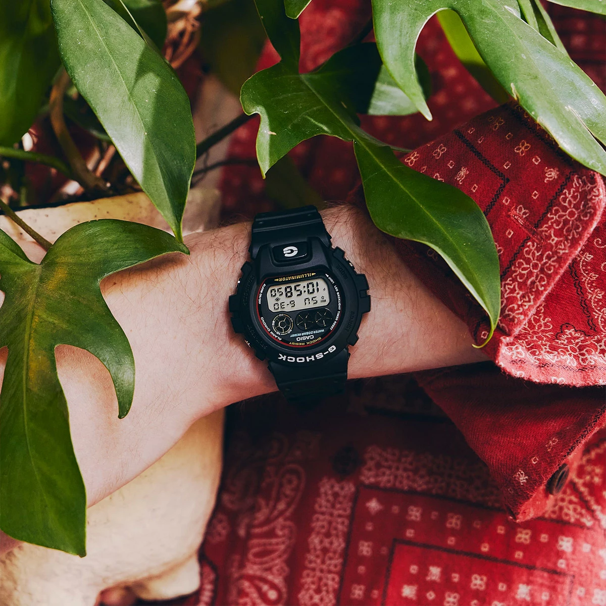 Наручные часы Casio DW-6900RL-1. Фото 3.