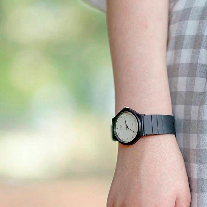 Наручные часы Casio MQ-24-7E. Фото 2.