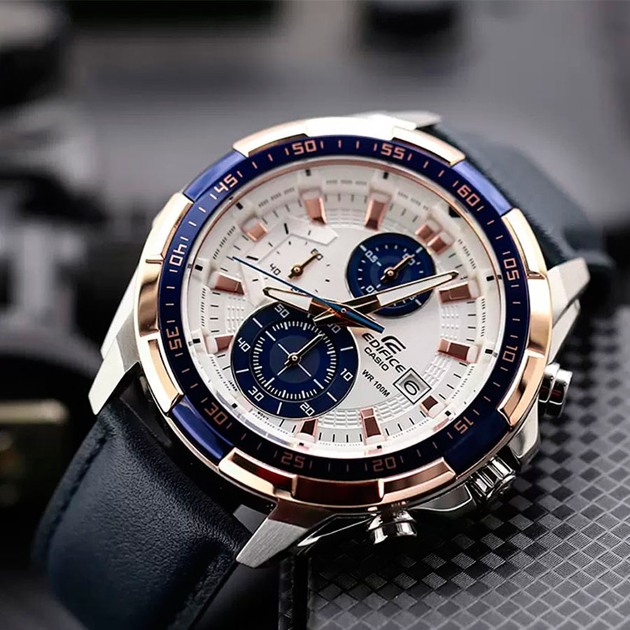 Наручные часы Casio EFR-539L-7C. Фото 1.