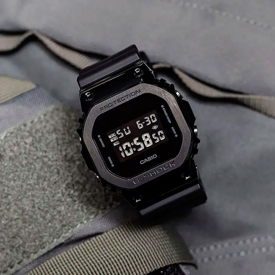 Наручные часы Casio GM-5600UB-1. Фото 3.