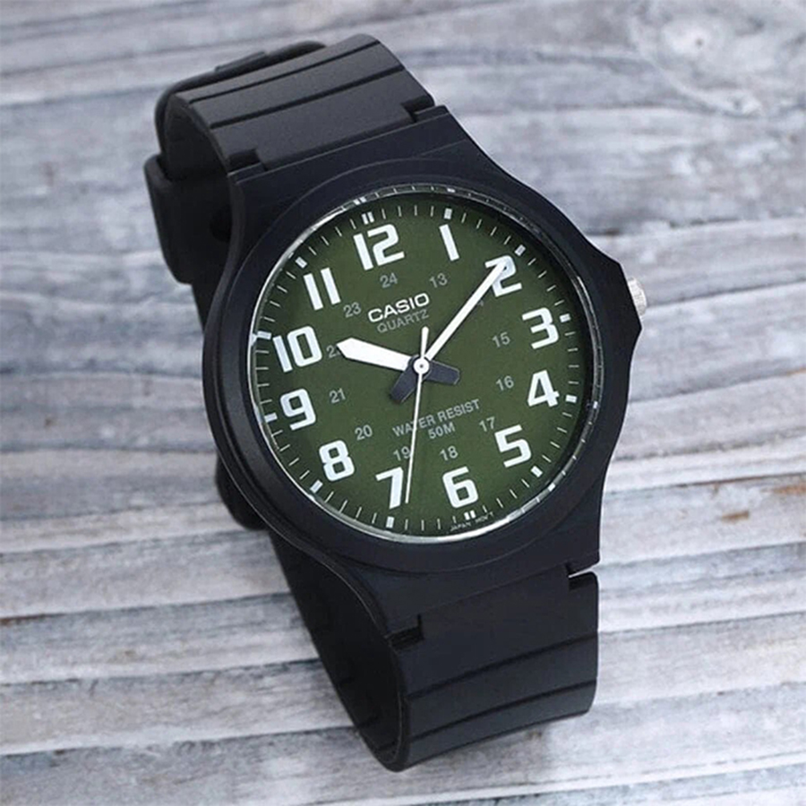Наручные часы Casio MW-240-3B. Фото 1.