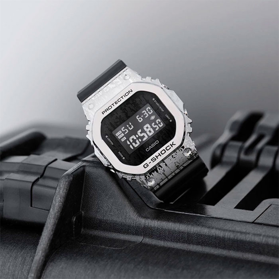 Наручные часы Casio GM-5600GC-1. Фото 2.