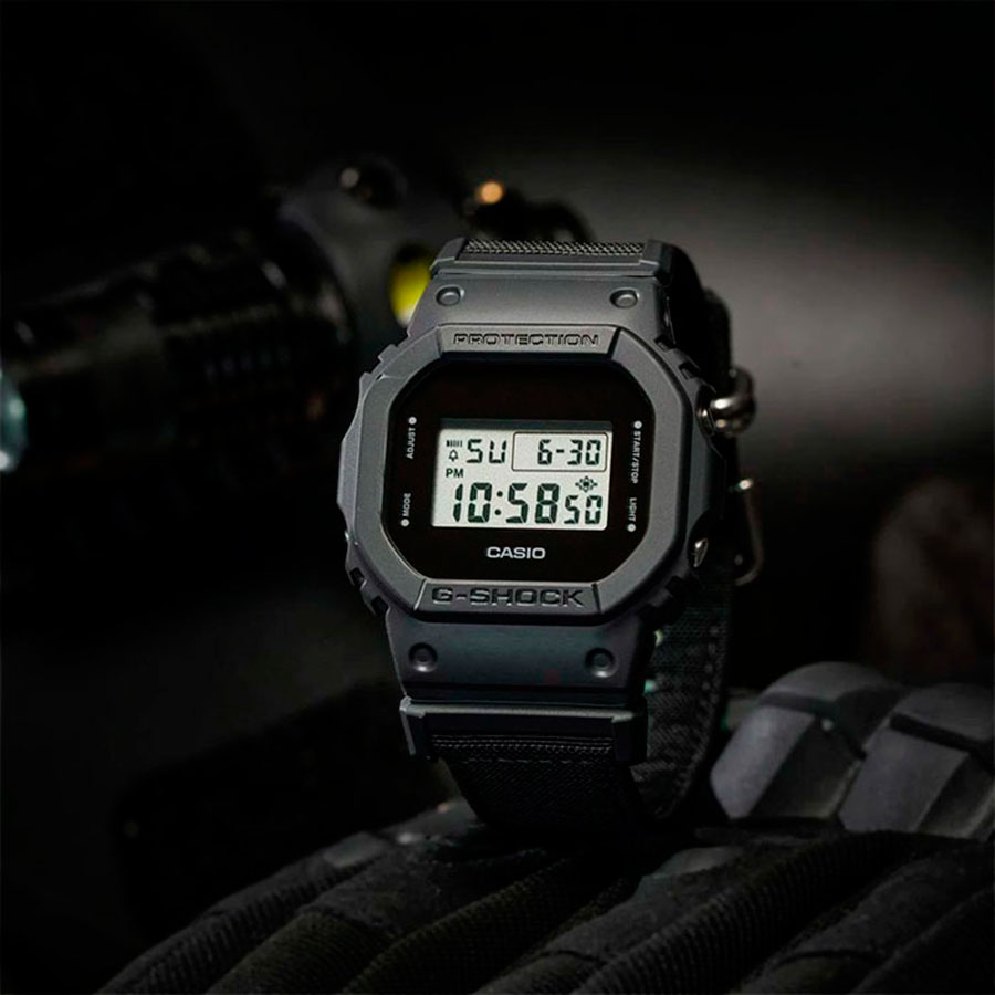 Наручные часы Casio DW-5600BCE-1. Фото 1.