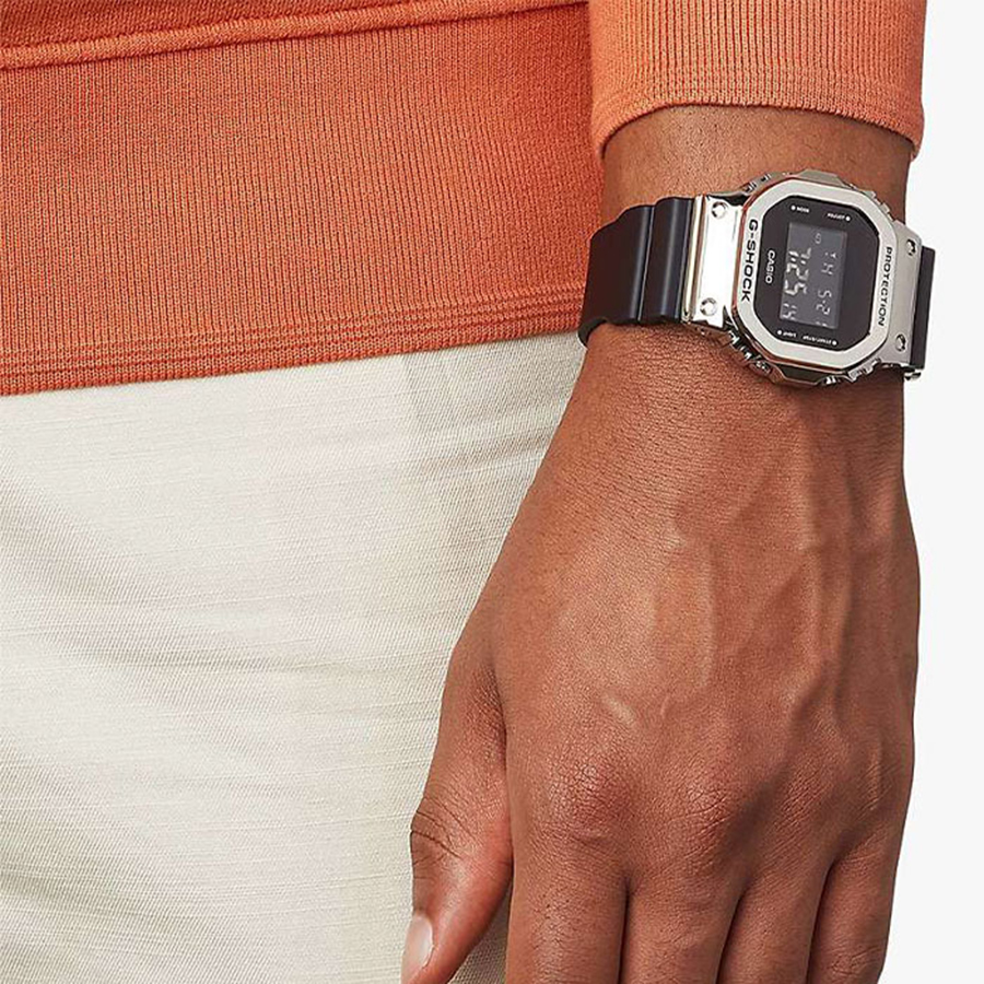 Наручные часы Casio GM-5600U-1. Фото 1.