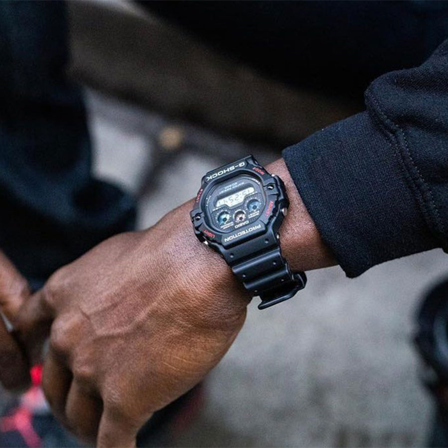 Наручные часы Casio DW-5900-1. Фото 5.