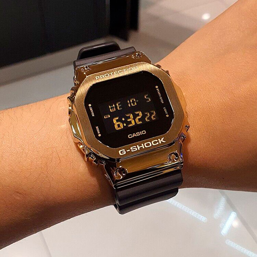 Наручные часы Casio GM-5600UG-9. Фото 2.