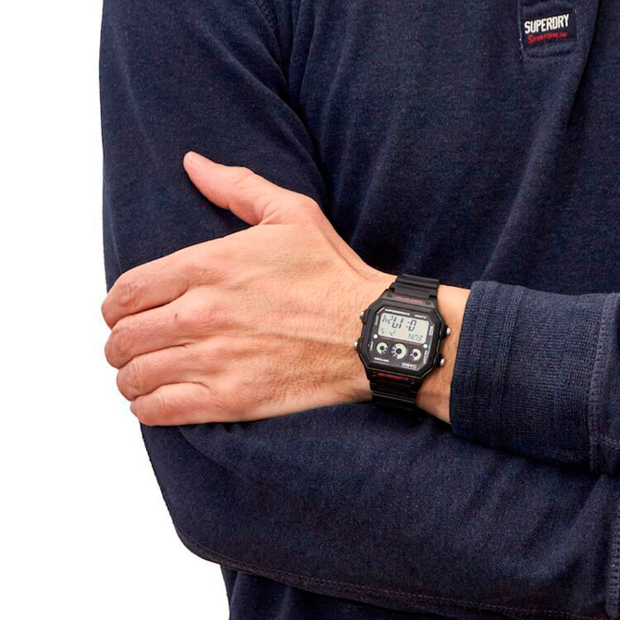 Наручные часы Casio AE-1300WH-1A2. Фото 2.