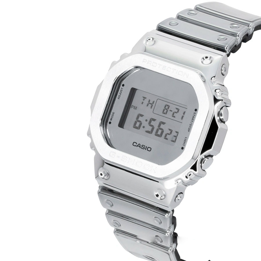 Наручные часы Casio GM-5600YM-8A8. Фото 1.