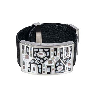 Браслет на кожаном черном ремешке